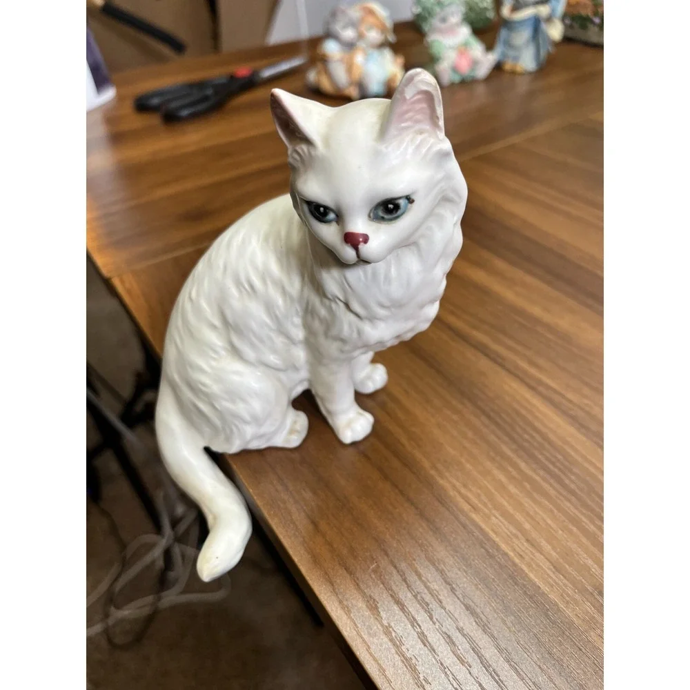 Vintage  LEFTON Fluffy‎ White Persian Kitten Porcelain Cat Tail Hang off Shelf